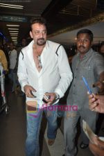 Sanjay Dutt leave for IIFA Colombo in Mumbai Airport on 2nd June 2010 (6).JPG